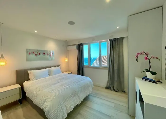 Modern 2Bdrm Apt Luxeview4- Seaview