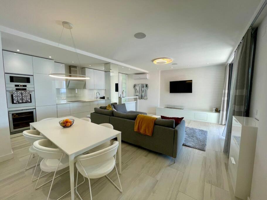 Modern 2bdrm Luxeview4- Seaview Apartment *